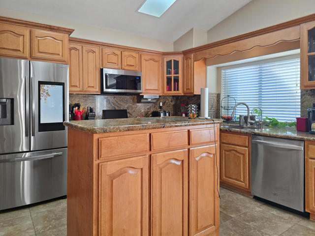 79320 Desert Stream Drive, La Quinta CA: https://media.crmls.org/mediaz/801d0c55-6ddd-4fda-b67e-b60b50b91e53.jpg