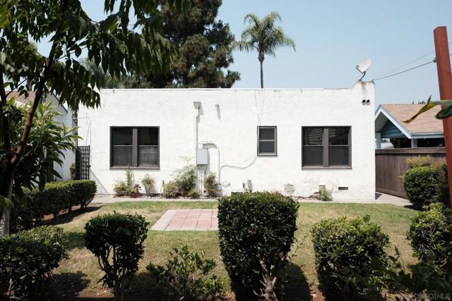 4757 Kensington Dr, San Diego CA: https://media.crmls.org/mediaz/801d8626-3df8-4ebe-973f-7f59aa9cf898.jpg