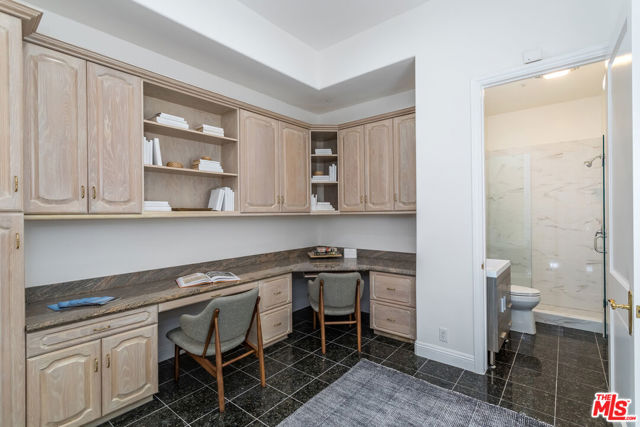 107 N Doheny Drive, Beverly Hills CA: https://media.crmls.org/mediaz/801dd023-60a2-41b9-a16d-17d65fcfa769.jpg
