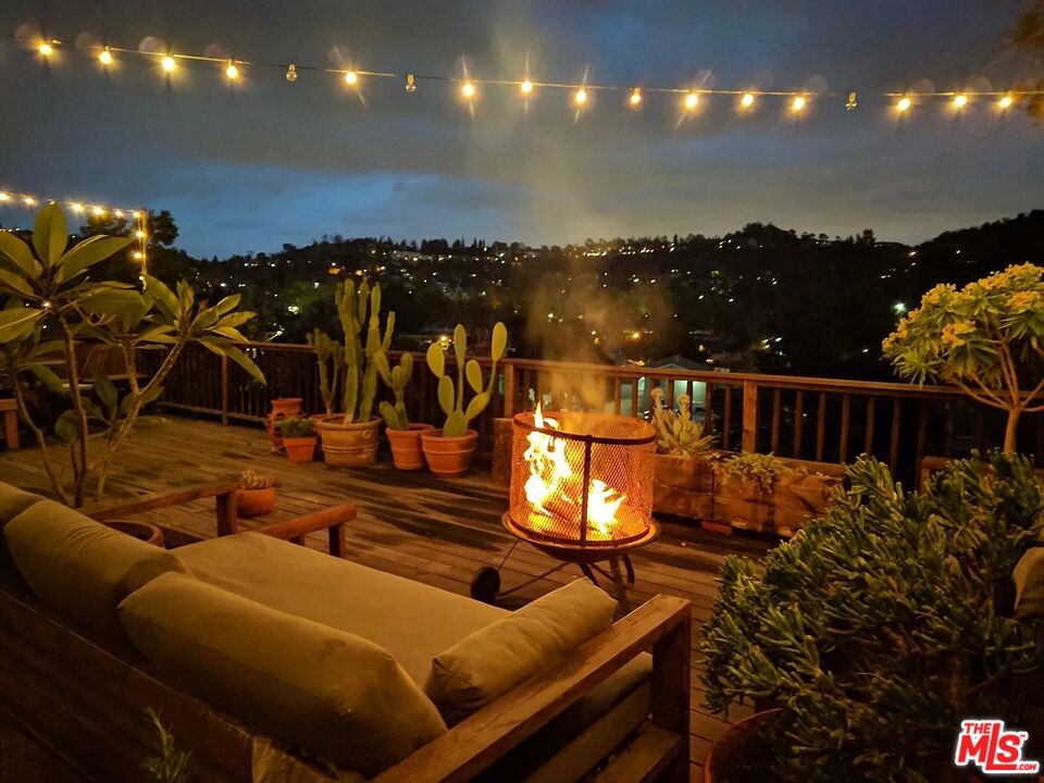 https://media.crmls.org/mediaz/801dda4c-5592-477f-a26e-d8bdaa4a0eae.jpg?preset=X-Large