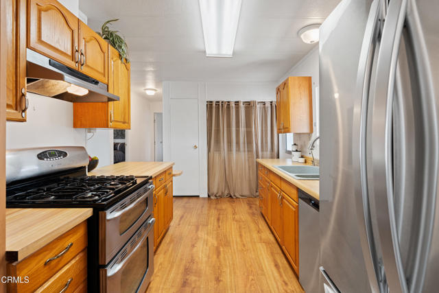 262 Gershwin Lane, Ventura CA: https://media.crmls.org/mediaz/801e10ad-c18b-484c-af40-64159a081492.jpg