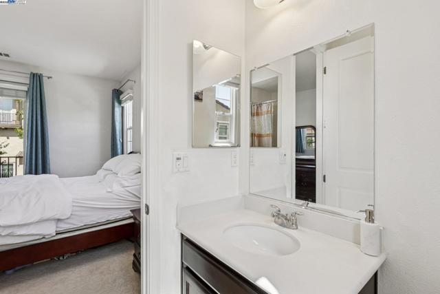 5010 Barrenstar Way, San Ramon CA: https://media.crmls.org/mediaz/801e4642-896c-44e5-a430-8016501bb170.jpg
