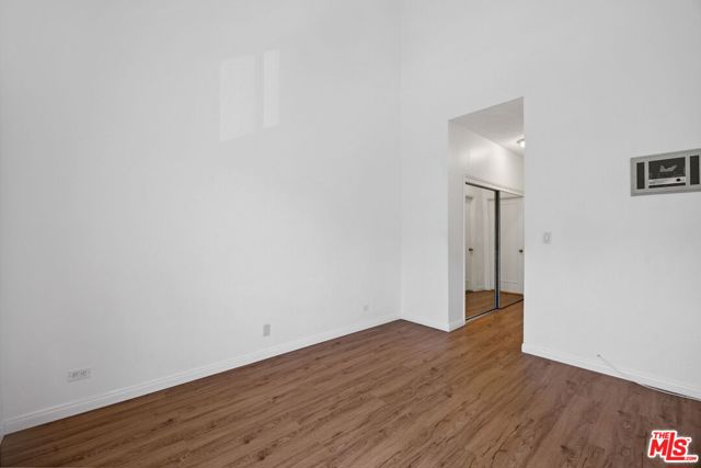 1440 Veteran Avenue, Los Angeles CA: https://media.crmls.org/mediaz/801e8fb6-fe70-4382-bacc-8271a3bbc487.jpg