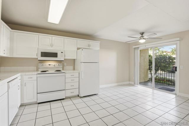 525 N Beech St, Escondido CA: https://media.crmls.org/mediaz/801e9d6a-0ce0-498a-bd66-3b3a85fe10a9.jpg