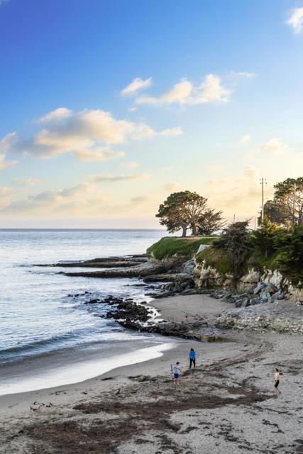 421 Oxford Way, Santa Cruz CA: https://media.crmls.org/mediaz/801ea2a3-a51a-4d09-8801-cf82c32f9e4a.jpg