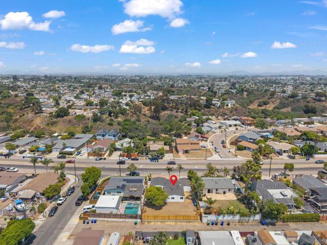 4316 Clairemont Dr, San Diego CA: https://media.crmls.org/mediaz/801eb425-d7e2-472f-aec9-81375449373e.jpg