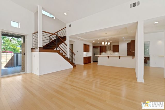 941 Oceo Circle, Palm Springs CA: https://media.crmls.org/mediaz/801f01d4-d1ad-418c-8a60-c3f8af1cca85.jpg