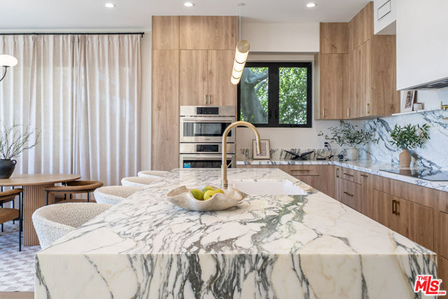 812 W Avenue 37, Los Angeles CA: https://media.crmls.org/mediaz/801f0dea-4c18-4423-85bf-366eeb60de45.jpg