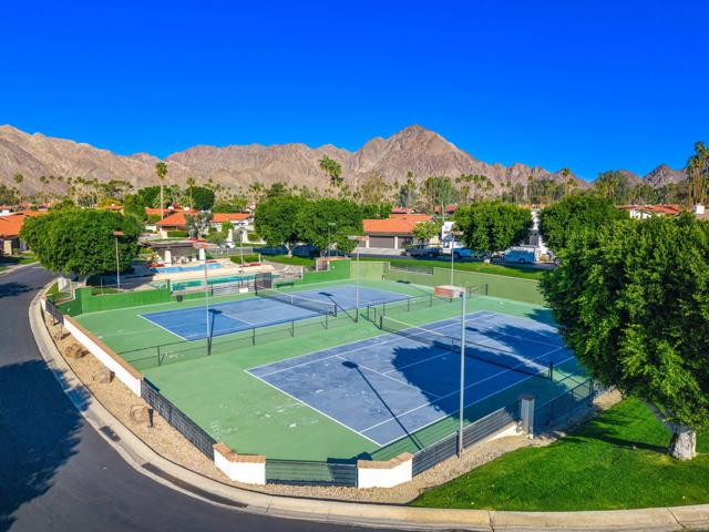 49470 Avila Drive, La Quinta CA: https://media.crmls.org/mediaz/801f3ca6-e3b1-4796-8308-dc185339836f.jpg