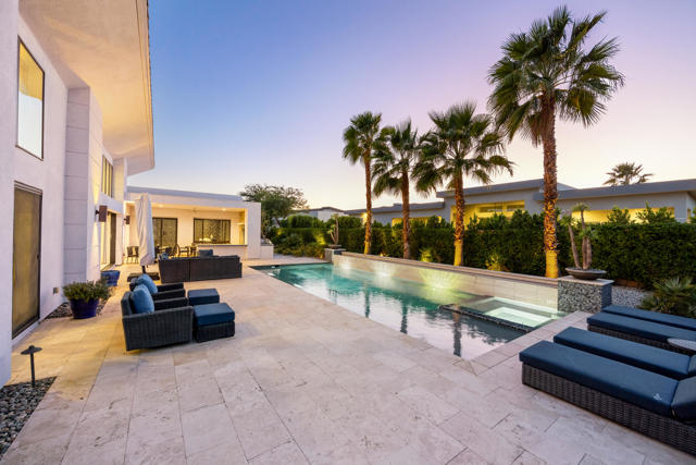 1 Via Merenda, Rancho Mirage CA: https://media.crmls.org/mediaz/8020609d-7df7-4ef0-bd54-4f7f266f98ec.jpg