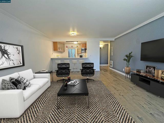 401 Monte Vista Ave, Oakland CA: https://media.crmls.org/mediaz/802065c6-ba75-4935-b413-6c4304016edb.jpg