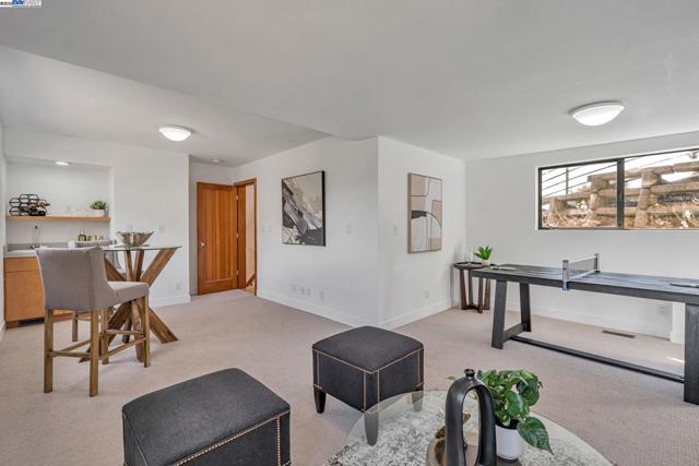 1522 Grand View Drive, Berkeley CA: https://media.crmls.org/mediaz/8020ae11-5e2d-4ef2-842d-f39ddf682390.jpg