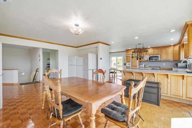 41794 Vargas Rd, Fremont CA: https://media.crmls.org/mediaz/8021a185-07e1-49e1-8a1c-54877f5046eb.jpg