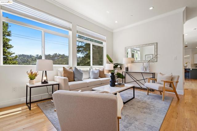 5915 Balboa Dr, Oakland CA: https://media.crmls.org/mediaz/80222056-7cf3-40c0-ac8b-a4be313fcbbe.jpg