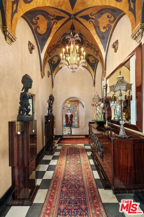 4320 Cedarhurst Circle, Los Angeles CA: https://media.crmls.org/mediaz/8022d12b-c561-4077-bdc8-bfbdcd9ca22b.jpg