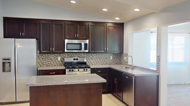 Detail Gallery Image 5 of 29 For 6310 Decanture St, San Diego,  CA 92120 - 3 Beds | 2 Baths