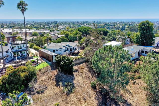 2428 Dunstan Street, Oceanside CA: https://media.crmls.org/mediaz/8022eecd-afcb-4e8d-b4c2-2d14219fdbb7.jpg