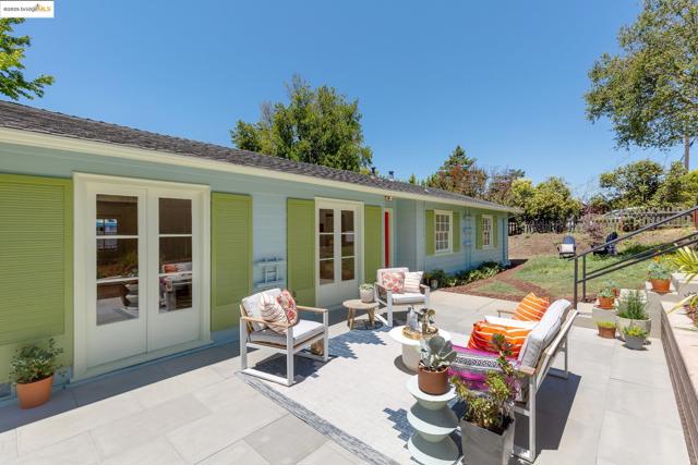 298 Grizzly Peak Blvd, Kensington CA: https://media.crmls.org/mediaz/80238cb6-3a74-47fc-9883-a1d00965397a.jpg