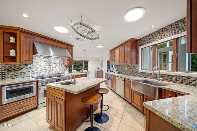 Detail Gallery Image 7 of 36 For 1038 Oban Dr, Los Angeles,  CA 90065 - 3 Beds | 3 Baths