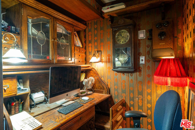 8787 Shoreham Drive, West Hollywood CA: https://media.crmls.org/mediaz/8023fbf2-3cb4-4cc9-bd22-585eb0625914.jpg