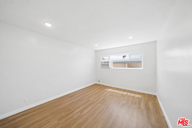 1039 North Harper Avenue, 9 photo 13