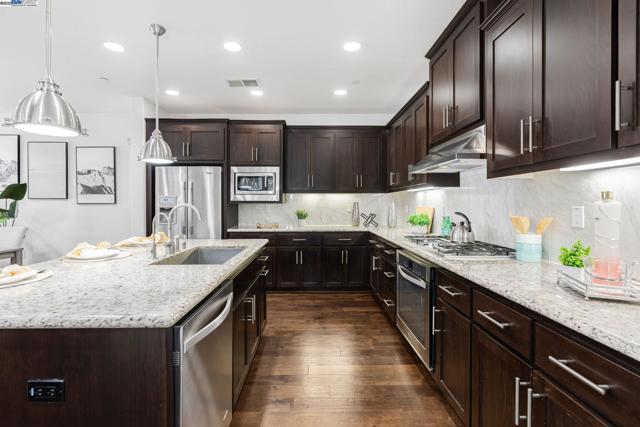 3340 Giovanni Way, Dublin CA: https://media.crmls.org/mediaz/8024946e-dc4f-41c1-a33b-c3b2c35f1c15.jpg