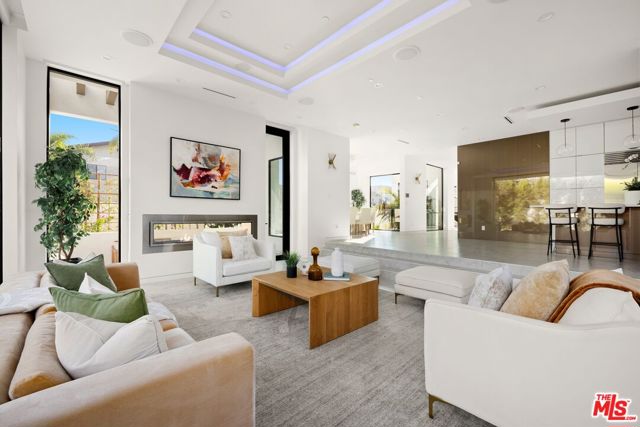 900 N Vista Street, Los Angeles CA: https://media.crmls.org/mediaz/80253271-d231-4b23-8229-3589a22b6273.jpg