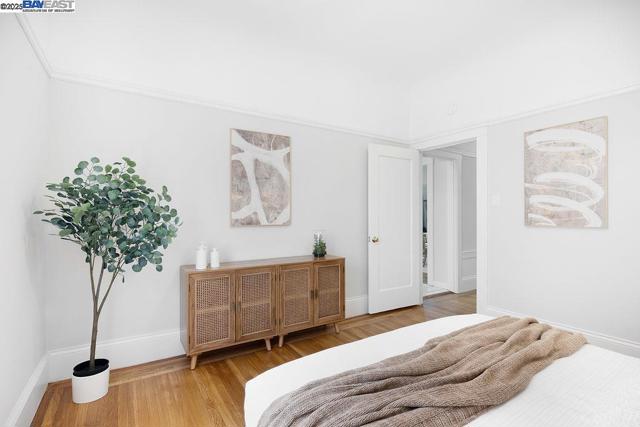 300 Somerset St, San Francisco CA: https://media.crmls.org/mediaz/8025562d-efb4-4e63-b199-9a64bee00af0.jpg