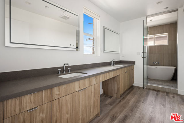 4916 1/2 S Centinela Avenue, Los Angeles CA: https://media.crmls.org/mediaz/8025ee26-6245-47ae-ab39-bdb5f8a37346.jpg
