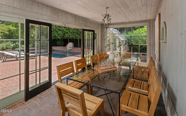1241 S Oak Knoll Avenue, Pasadena CA: https://media.crmls.org/mediaz/802651ef-dc3a-4725-845c-bc6d3471cd10.jpg