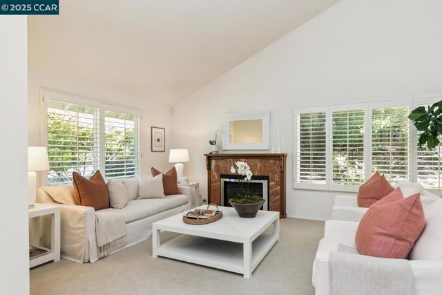 1555 Pebblebrook Ct, Walnut Creek CA: https://media.crmls.org/mediaz/80270d9b-dabf-420d-a2d3-1baf2a897e4a.jpg