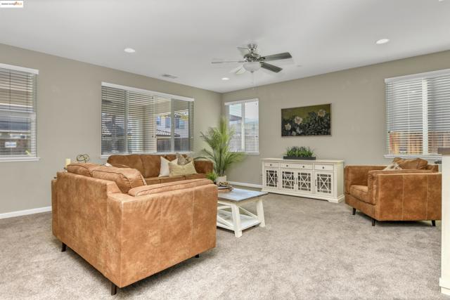 847 Dunmore St, Oakley CA: https://media.crmls.org/mediaz/8027228b-5bbd-4542-8904-a9e925b268c6.jpg