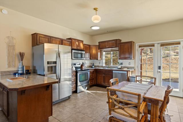 60377 Pueblo Trail, Joshua Tree CA: https://media.crmls.org/mediaz/8027bde7-9a9c-457a-906a-20274bd8d3d7.jpg