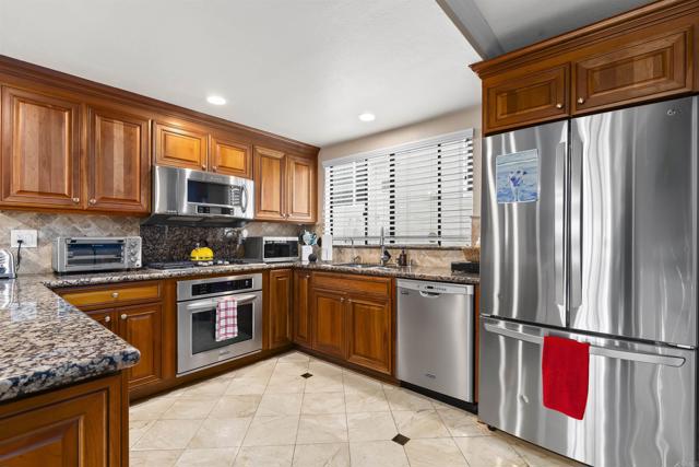 Image 7 of 27 For 4092 Riviera Drive 3
