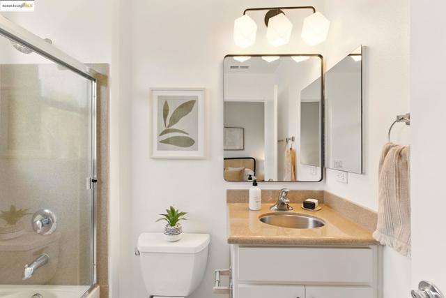 1213 67Th St, Oakland CA: https://media.crmls.org/mediaz/80282064-9536-4069-b811-18f3eace536b.jpg