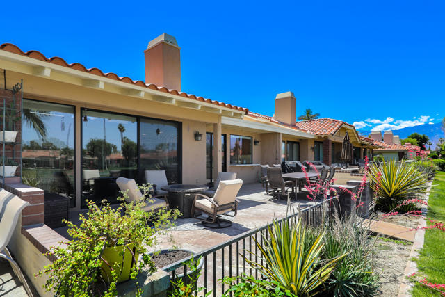 352 Villena Way, Palm Desert CA: https://media.crmls.org/mediaz/802862ee-8830-4661-89f8-f3a47b0b0a58.jpg