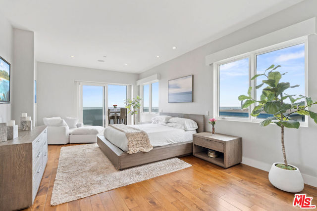 22065 Pacific Coast Highway, Malibu CA: https://media.crmls.org/mediaz/8028a6cf-69f4-4d3c-8bd1-6615d4ef1572.jpg