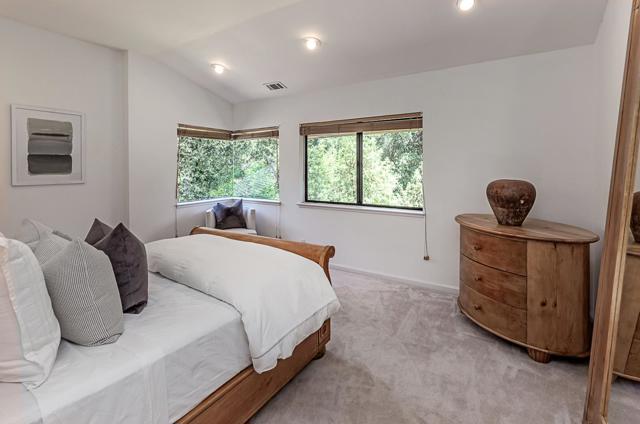 3 Oak Forest Court, Portola Valley CA: https://media.crmls.org/mediaz/802977e5-6874-42c5-8b6d-32939d32e06d.jpg