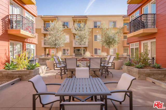 4050 GLENCOE Avenue, Marina del Rey CA: https://media.crmls.org/mediaz/802983f3-c023-44d3-9b6a-67be6ad53eef.jpg
