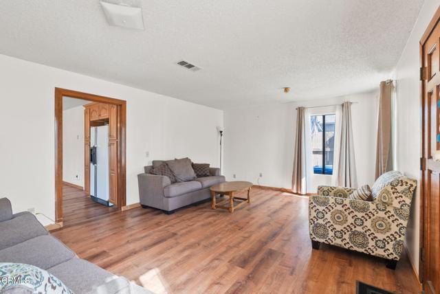 Detail Gallery Image 3 of 20 For 236 S 11th St, Santa Paula,  CA 93060 - 4 Beds | 3 Baths