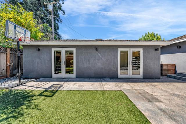 1024 Berkeley Avenue, Menlo Park CA: https://media.crmls.org/mediaz/802ada25-e4f3-4398-a8ef-333e59642bc9.jpg