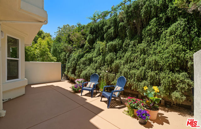 6465 Zuma View Place, Malibu CA: https://media.crmls.org/mediaz/802ae157-6665-422f-a933-67535aa6f857.jpg