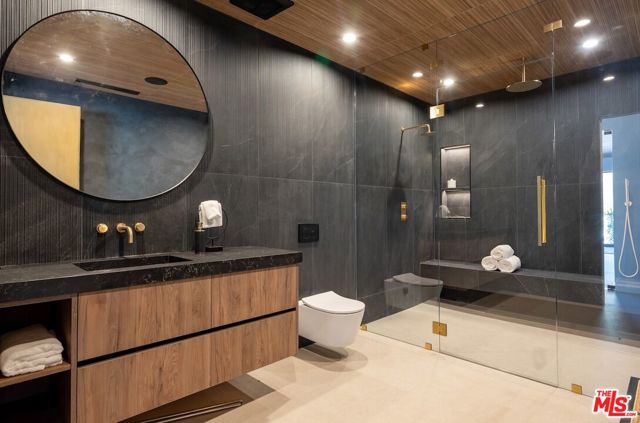 Image 29 of 43 For 19378 Lemmer Drive