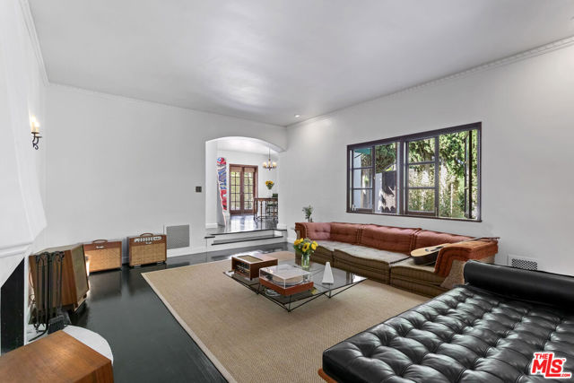 1811 Courtney Avenue, Los Angeles CA: https://media.crmls.org/mediaz/802b5ac6-f76d-45b8-8ca8-76b24b125453.jpg