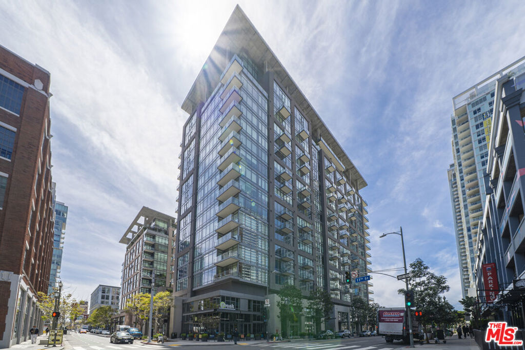 1100 S Hope Street #805