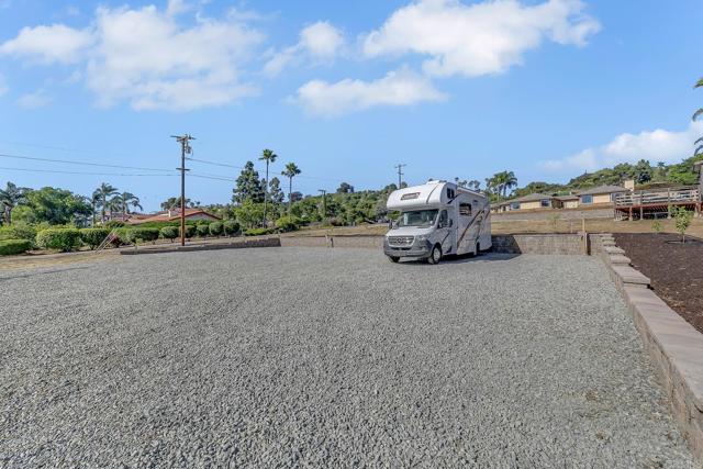 929 Chumash Trail, Vista CA: https://media.crmls.org/mediaz/802c96ff-e177-4060-ac9a-bc55bfe2696c.jpg
