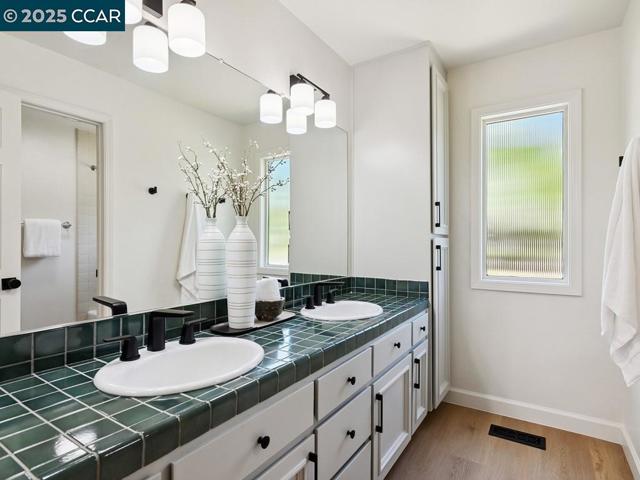 27 Toledo Dr, Lafayette CA: https://media.crmls.org/mediaz/802d182c-f11c-4cea-aa52-84b68b5574f4.jpg