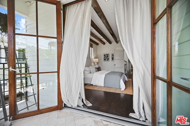1210 Cabrillo Avenue, Venice CA: https://media.crmls.org/mediaz/802d41a1-0cf0-48e7-bc1a-0679f84e6cbe.jpg