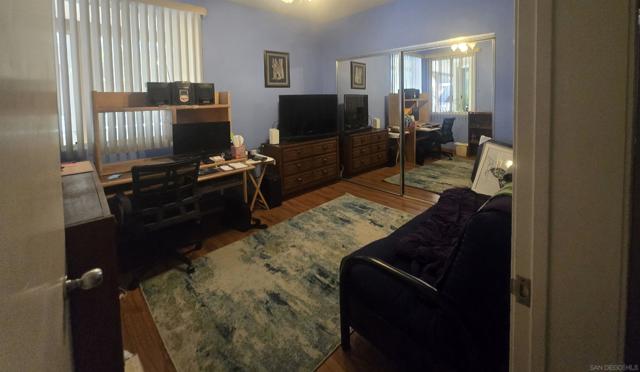 4701 Date, La Mesa CA: https://media.crmls.org/mediaz/802d7097-c0f5-478e-8057-bf771fc39970.jpg