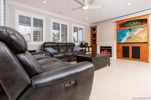 1971 Pizarro Lane, Escondido CA: https://media.crmls.org/mediaz/802dec60-45ca-418c-bd19-39ab37b7fc5f.jpg